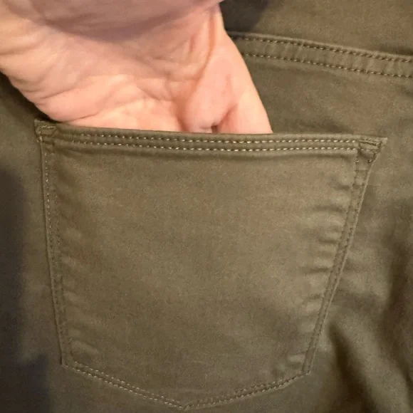 DKNY Olive Green Bermuda Shorts   LARGE      #H - Picture 6 of 8